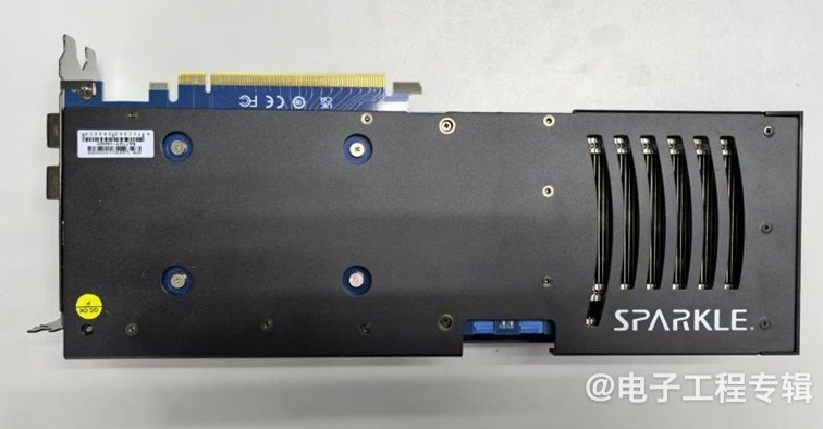 Intel顶配游戏显卡拆解，里面长什么样？(图4)