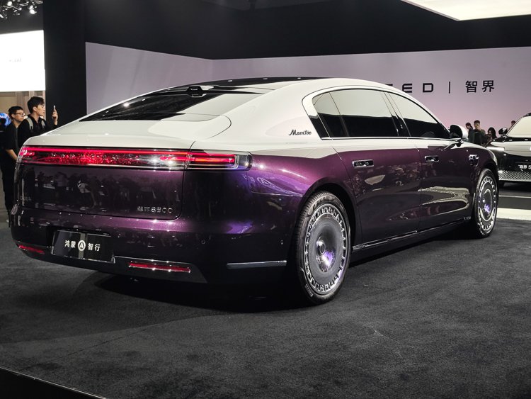 华为高端局：手表2万多，电动车100多万，都是谁在买？(图12)