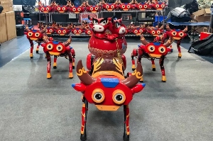 宇树科技人形机器人“翻车”,两条腿的还是不稳吗?(图4) 宇树科技人形机器人“翻车”,两条腿的还是不稳吗?(图4)