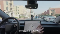 实测特斯拉“迄今为止最强FSD“：何小鹏找的两个BUG未解决，还新增5个问题(图1)