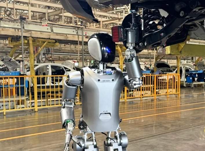 人形机器人企业高薪揽才，核心岗位月薪飙至10万！(图1)