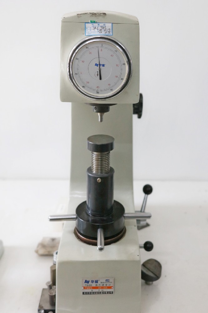 洛氏硬度计(图1)